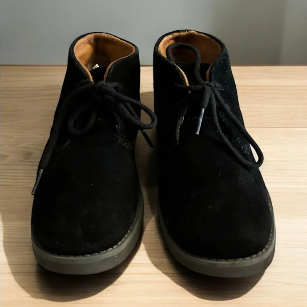 Florsheim Boys Black Suede Chukka Boots